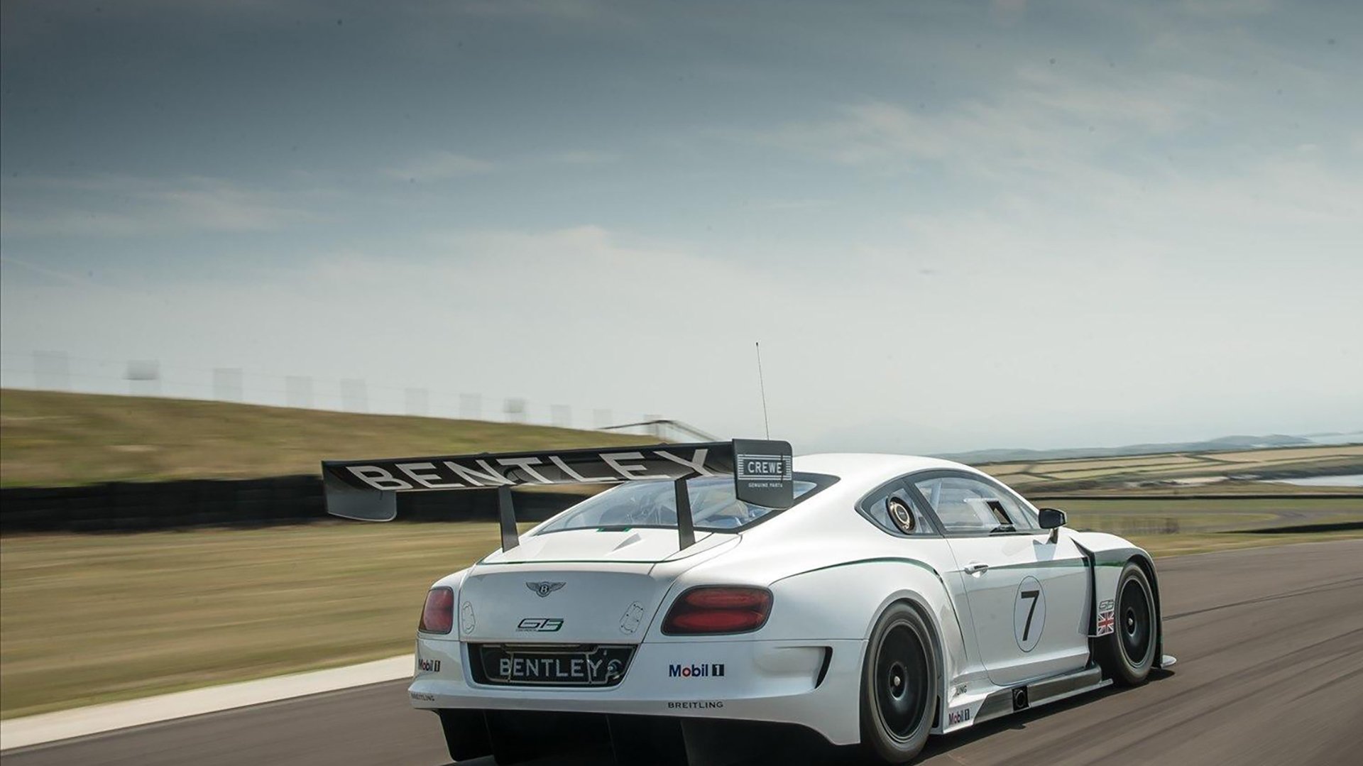 “尼古拉斯·桑特基的精准传球与决策能力，带领阿根廷美洲狮队迈向成功”